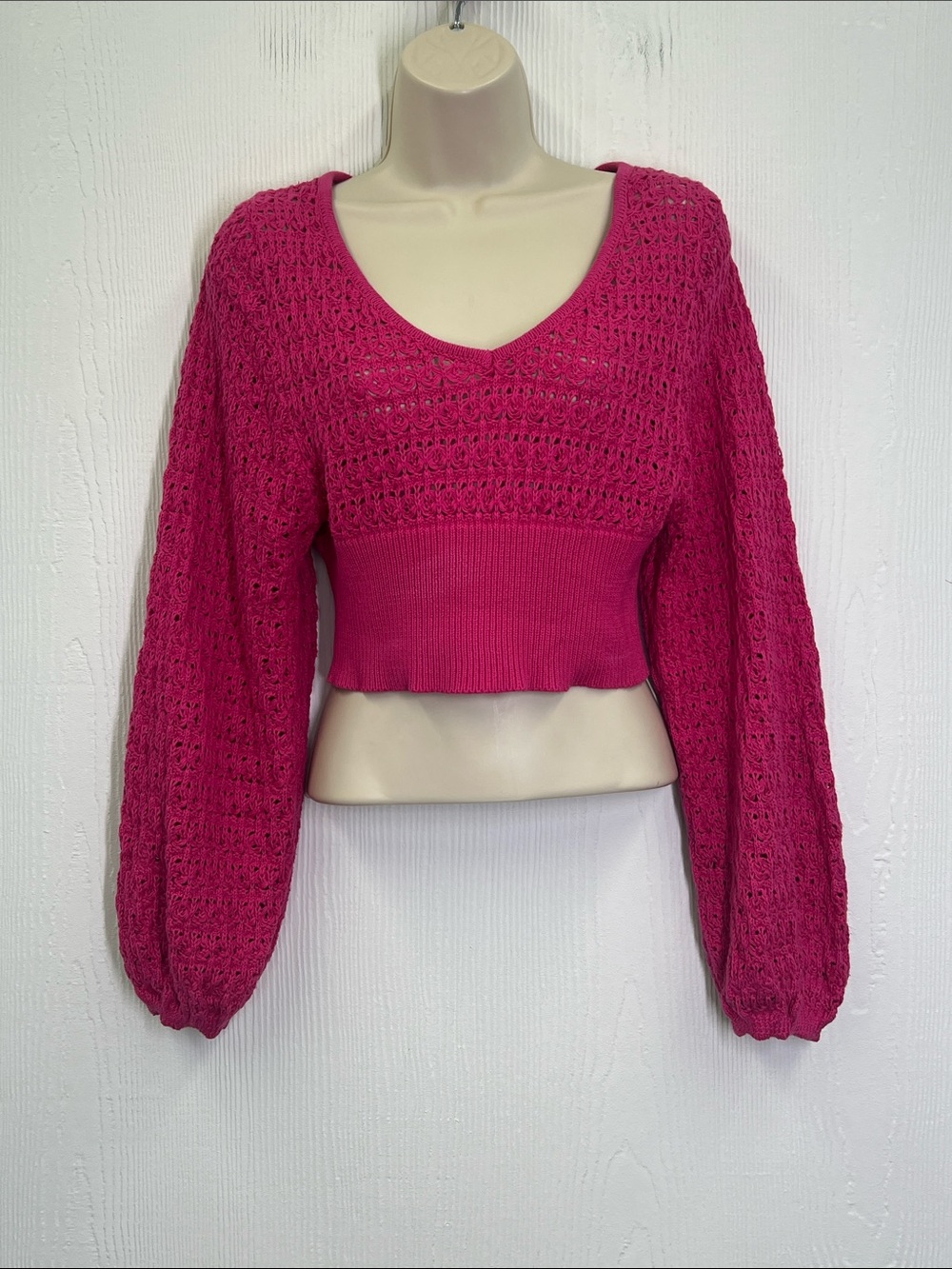 Willow & Wind - Fuchsia Crochet Knit V Neck Balloon Long Sleeve Crop Sweater SM